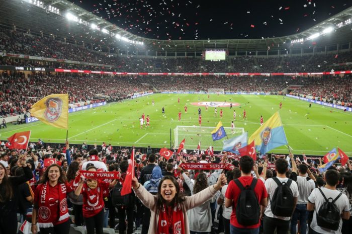 Fenerbahçe’den Kadın ve Öğrenci Taraftarlara Özel %50 İndirim Jesti